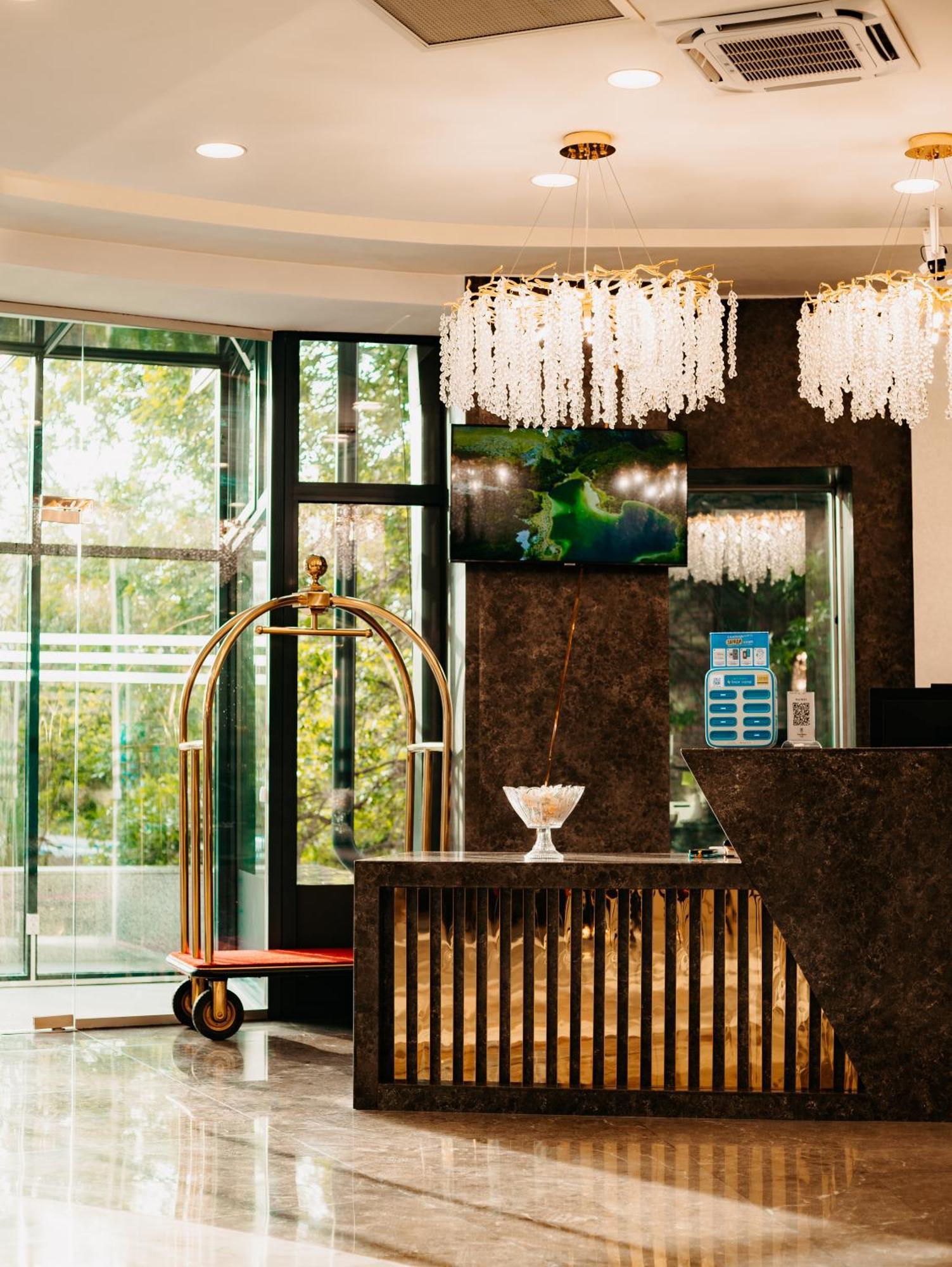 Grand Mildom Hotel Almaty Exterior foto